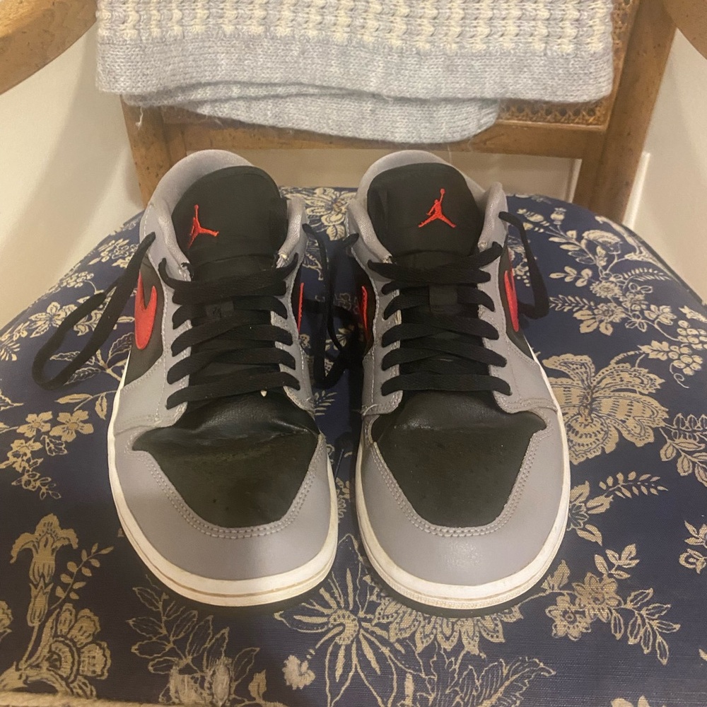 Air Jordan 1 Low SE Black / Gray / Red